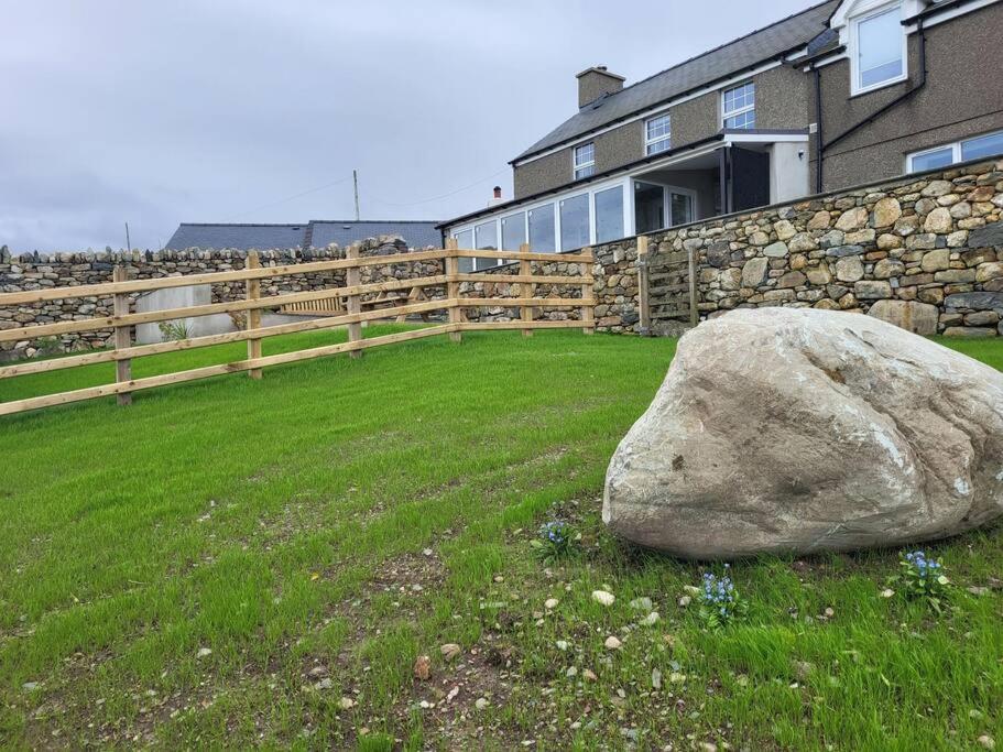 Amazing Coastal & Sunset Views In Eryri Holiday home Llanllyfni