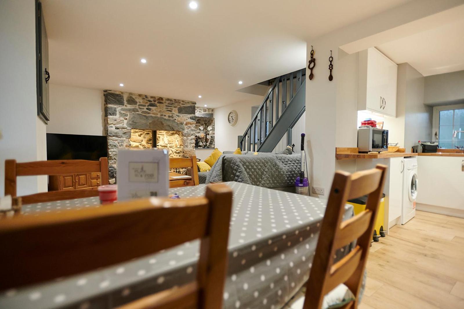 Amazing Coastal & Sunset Views In Eryri Holiday home Llanllyfni